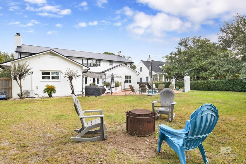 Welcome to this expansive 6-bedroom, 4.5-bath home perfectly - photo 45