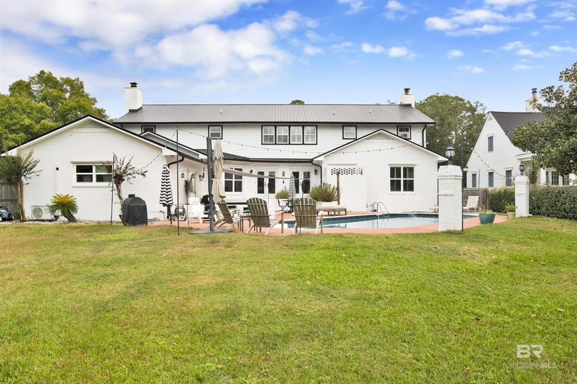 Welcome to this expansive 6-bedroom, 4.5-bath home perfectly - photo 46