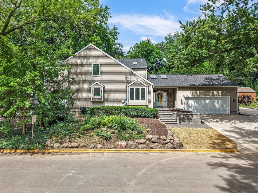 Rare Lake Monona opportunity in coveted Winnequah Point! This - photo 48