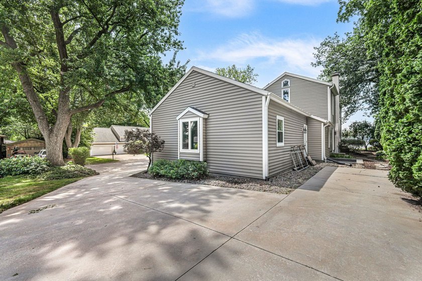 Rare Lake Monona opportunity in coveted Winnequah Point! This - photo 50