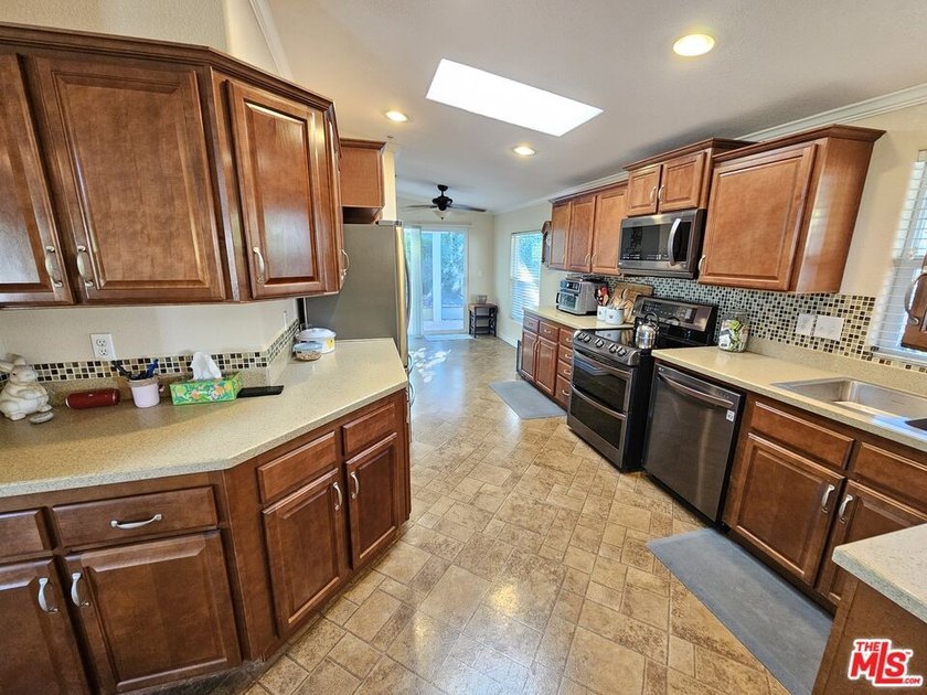 Welcome to carefree senior living in one of Camarillo's most - photo 12