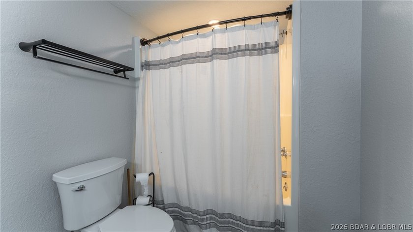 Lakefront living at its finest! This updated 4-bedroom, 3-bath - photo 33