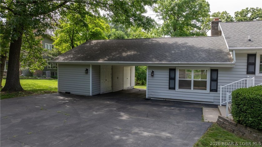 Lakefront living at its finest! This updated 4-bedroom, 3-bath - photo 40