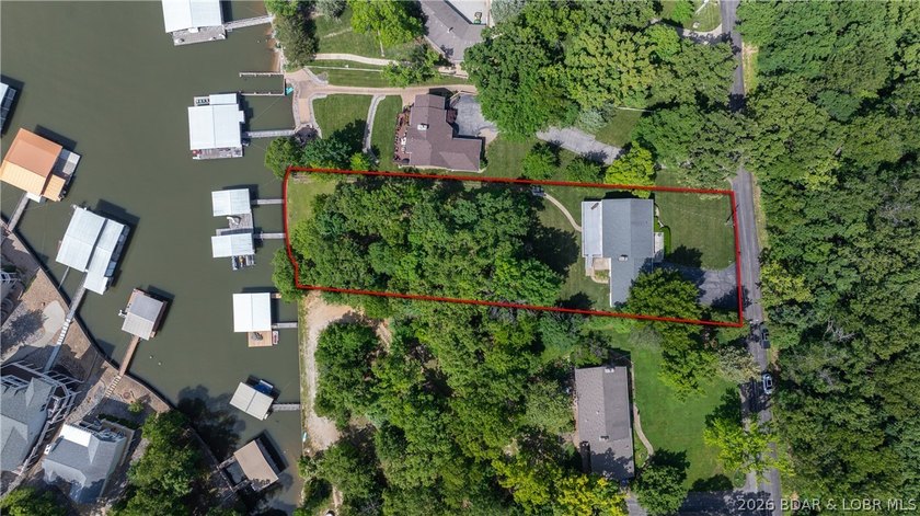 Lakefront living at its finest! This updated 4-bedroom, 3-bath - photo 42