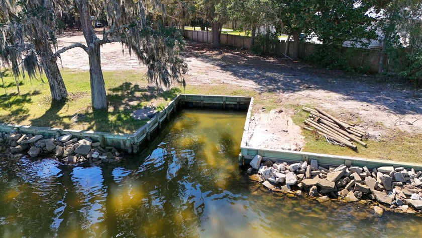 Waterfront vacant land with 198 feet on Choctawhatchee Bay. This - photo 15