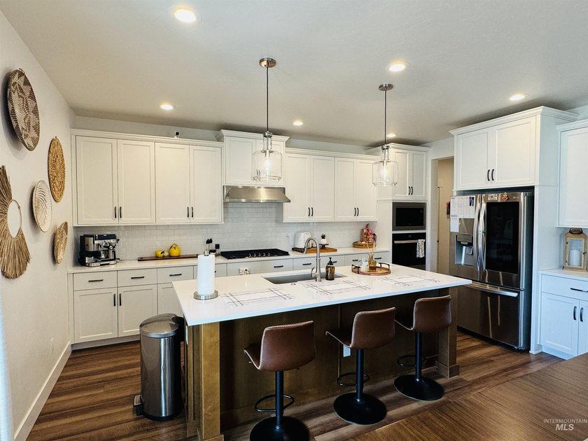Located in the highly sought-after Carriage Hill West - photo 3