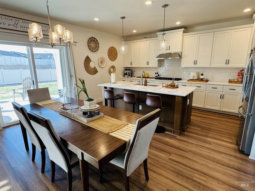 Located in the highly sought-after Carriage Hill West - photo 4