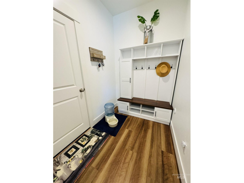 Located in the highly sought-after Carriage Hill West - photo 6