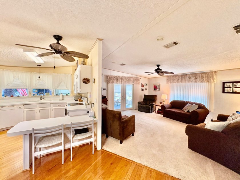 Beautifully maintained and move-in ready, this turnkey 2 bedroom - photo 11