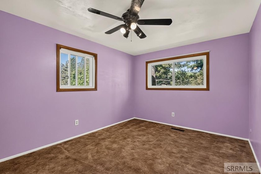 Well-maintained home offering a functional floor plan - photo 25