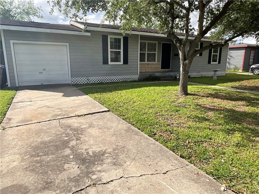 Affordable, updated, and situated on an oversized 0.26-acre lot! - photo 2