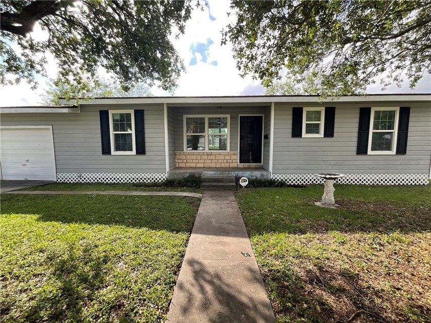 Affordable, updated, and situated on an oversized 0.26-acre lot! - photo 3