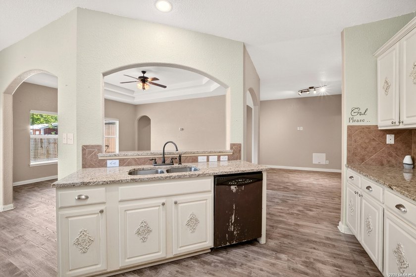 Beautifully maintained 3-bedroom, 2.5-bath home with 1,631 sq ft - photo 12