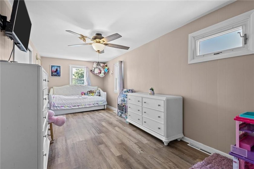 Welcome home to this totaly remodled ranch offering a - photo 16