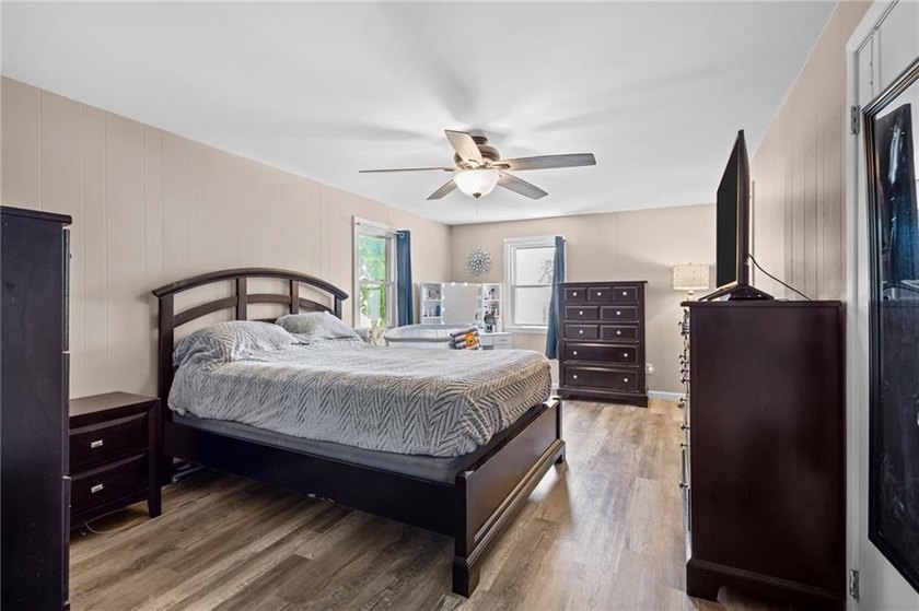 Welcome home to this totaly remodled ranch offering a - photo 21