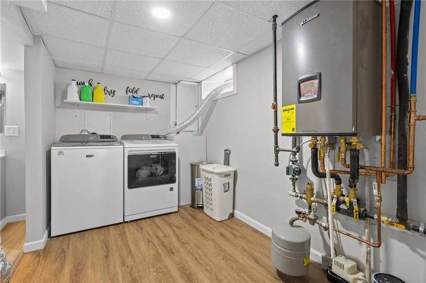 Welcome home to this totaly remodled ranch offering a - photo 26