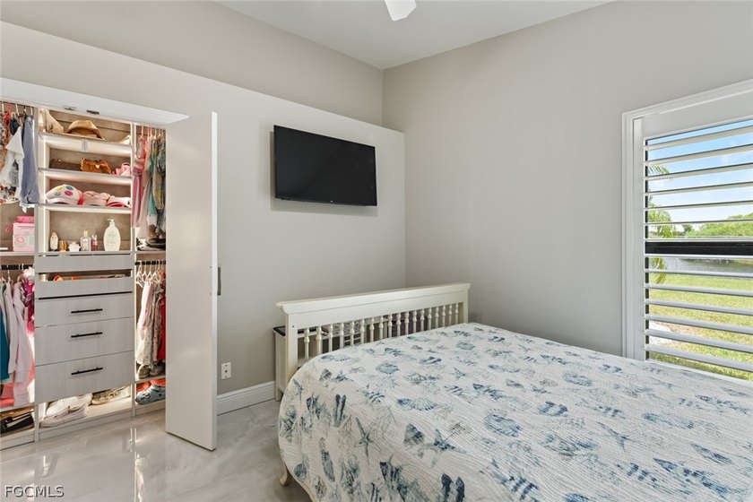 Elegantly remodeled with top-of-the-line materials. Lakeview - photo 29