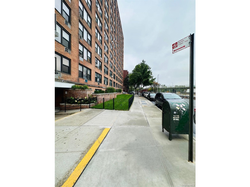 Fully updated 2 Bedroom Coop, Located on the 4t floor. This Unit - photo 2