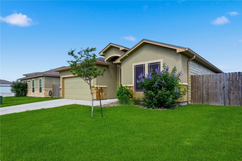 Welcome to 2221 Cuarzo Drive in Corpus Christi! This - photo 3