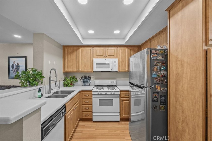 BIG PRICE IMPROVEMENT!! SELLERS WANT THIS ONE SOLD!! Beautifully - photo 2