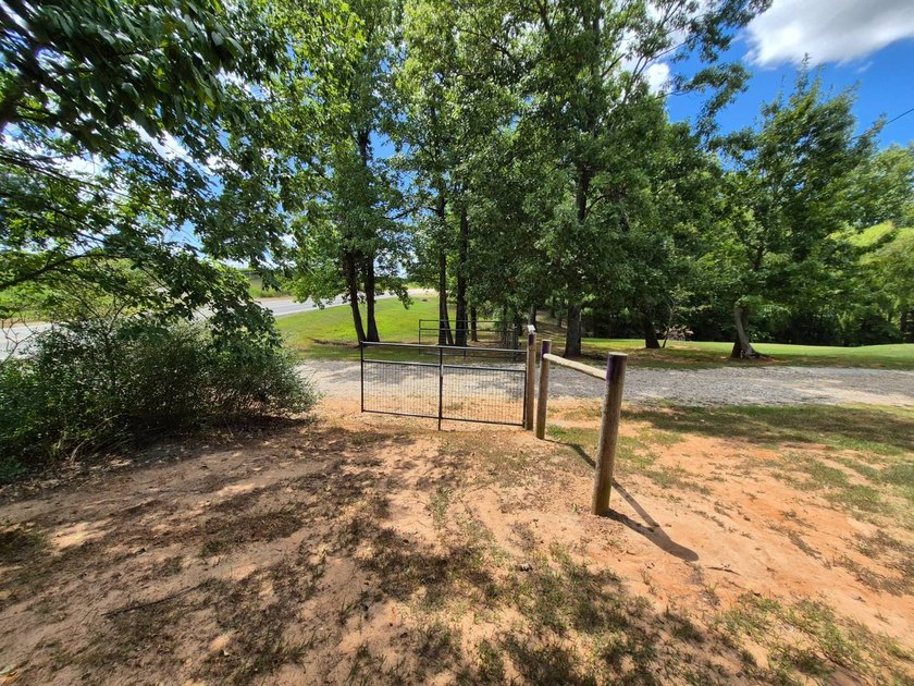 Investor Opportunity - Highway Frontage Shopdominium with - photo 24