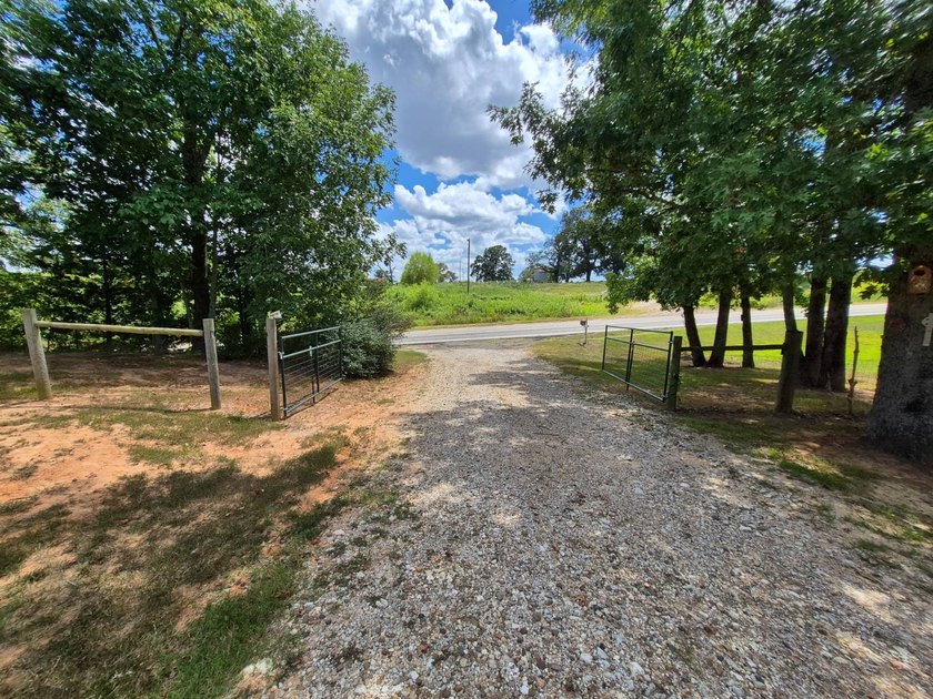 Investor Opportunity - Highway Frontage Shopdominium with - photo 25