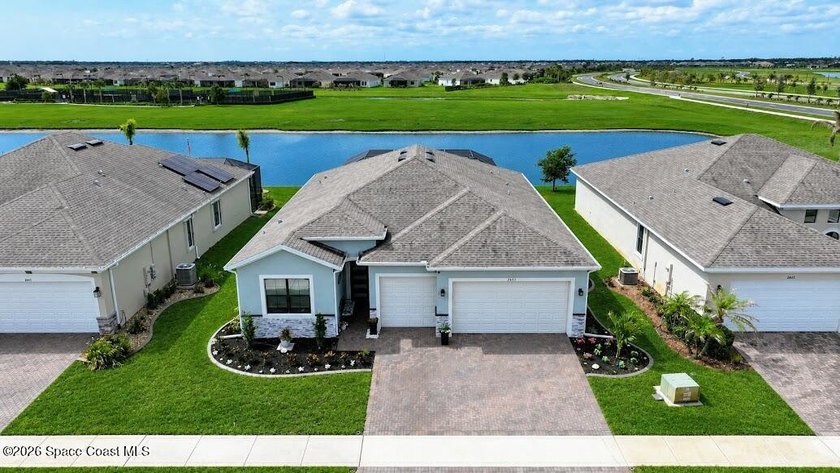 This 4 Bdrm, 3 Bath, 3 Car Garage Lakefront Home on CUL DESAC! - photo 2