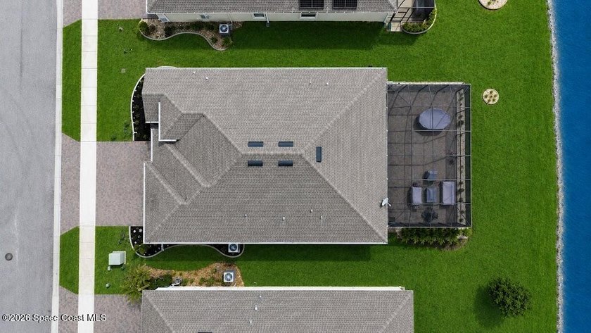 This 4 Bdrm, 3 Bath, 3 Car Garage Lakefront Home on CUL DESAC! - photo 6