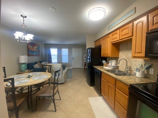 Enjoy breathtaking water views from this beautifully maintained - photo 4