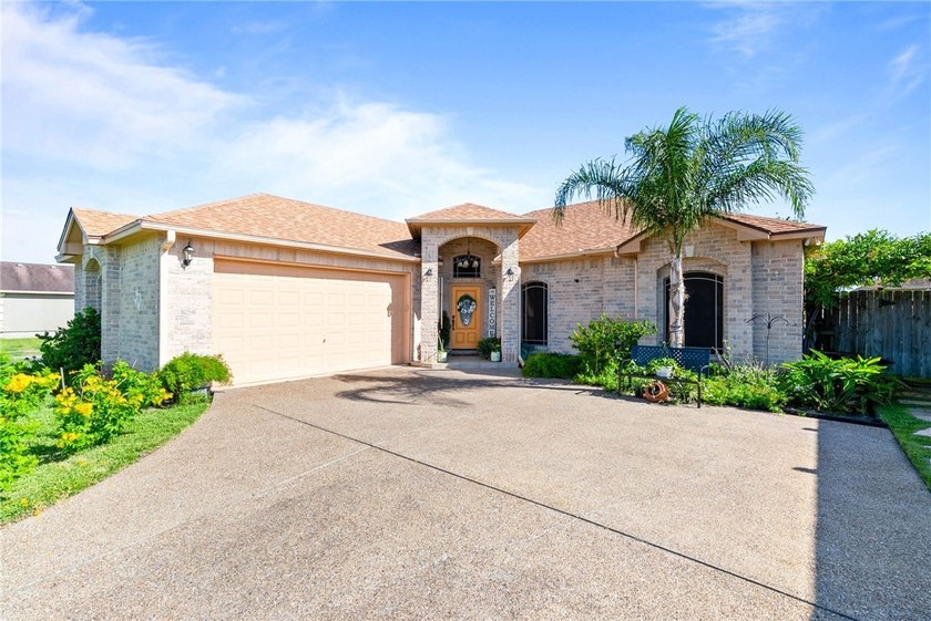 Pristine and move in ready! This amazing and well-maintained one - photo 6