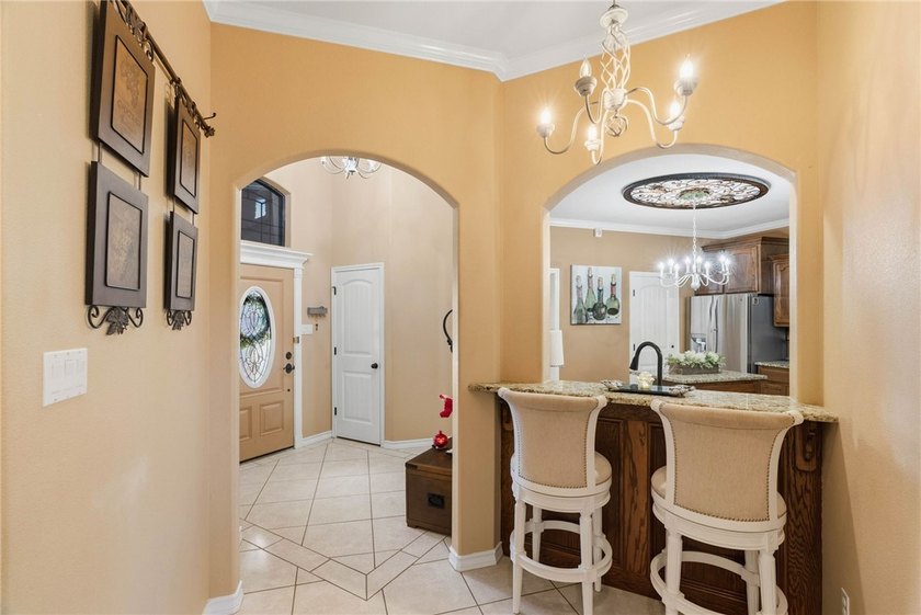 Pristine and move in ready! This amazing and well-maintained one - photo 8