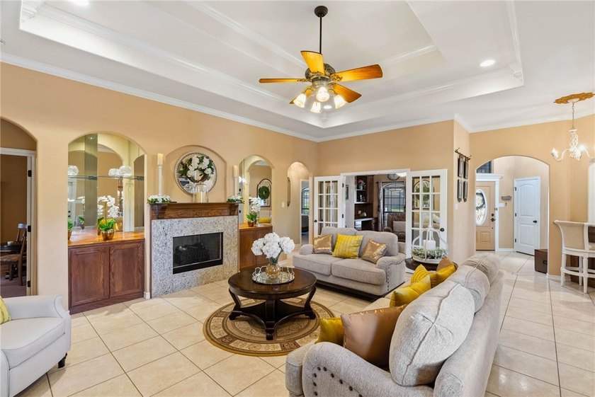 Pristine and move in ready! This amazing and well-maintained one - photo 9