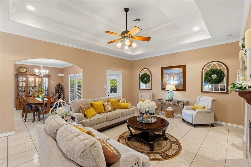 Pristine and move in ready! This amazing and well-maintained one - photo 10