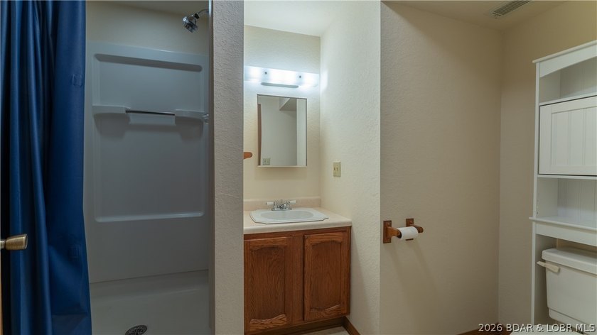Welcome to lake life in this warm and inviting lakefront home - photo 18