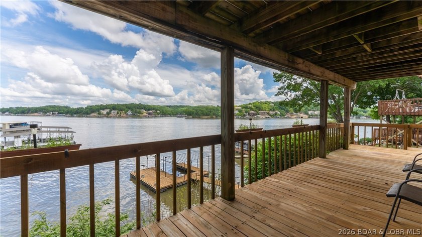 Welcome to lake life in this warm and inviting lakefront home - photo 21