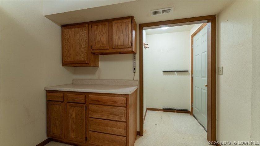 Welcome to lake life in this warm and inviting lakefront home - photo 26