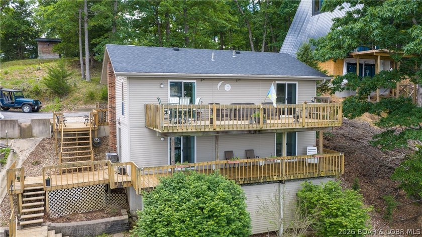 Welcome to lake life in this warm and inviting lakefront home - photo 30