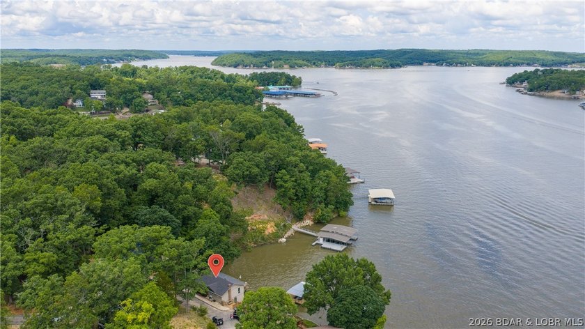 Welcome to lake life in this warm and inviting lakefront home - photo 31