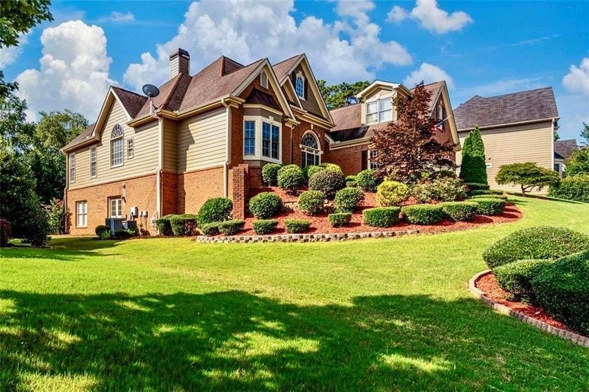 Step into the home youve been waiting for a beautifully spacious - photo 2