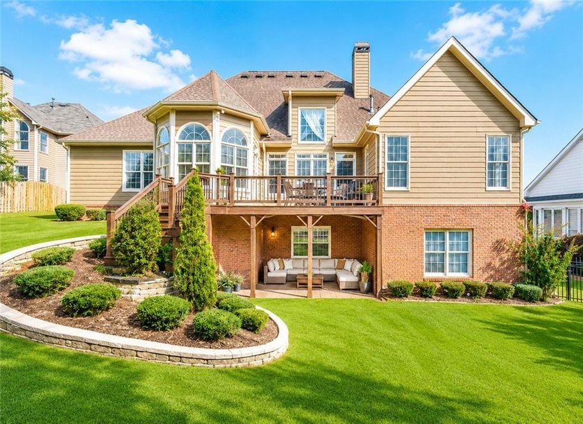 Step into the home youve been waiting for a beautifully spacious - photo 3