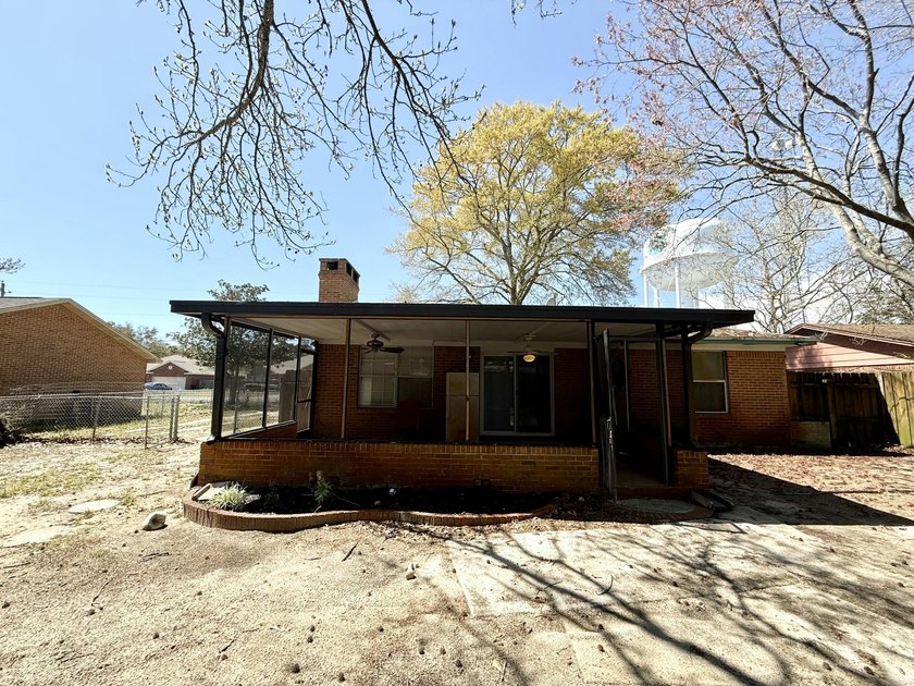 Investment opportunity! Strategically located minutes from - photo 15