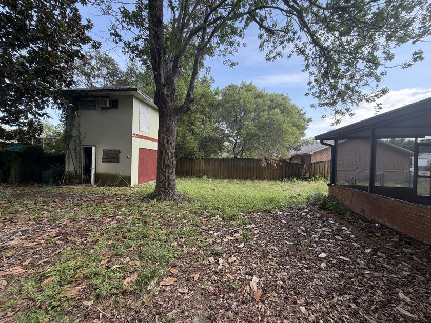 Investment opportunity! Strategically located minutes from - photo 19