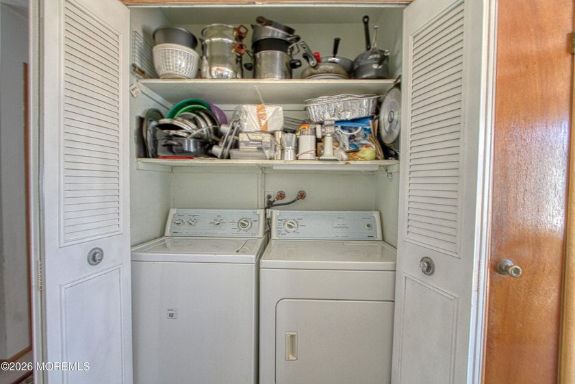 This fine house 2ith 2 bedrooms and full bath sits on a large - photo 11
