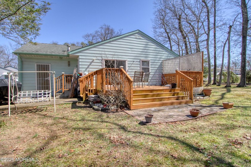 This fine house 2ith 2 bedrooms and full bath sits on a large - photo 16