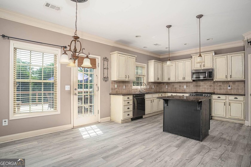 Stunning 5 bedroom, 4 bath home in the sought-after Loganville - photo 22