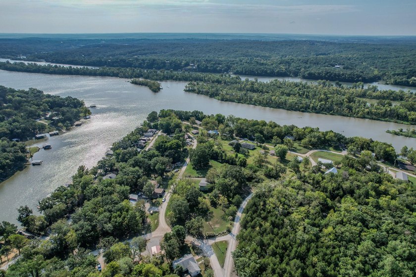 NEW PRICE! Lake of the Ozarks ! Beautiful home on a 2 acre park - photo 3