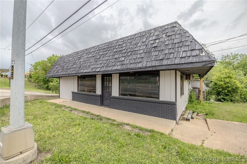 Prime Commercial Opportunity with Residential Income in the - photo 3