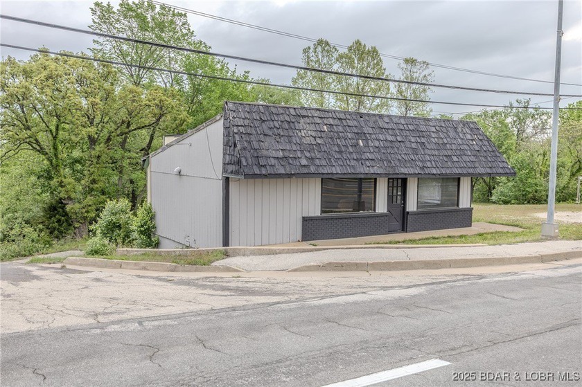 Prime Commercial Opportunity with Residential Income in the - photo 5