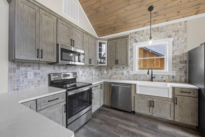 Escape to Lake Hartwell in this thoughtfully designed new - photo 8