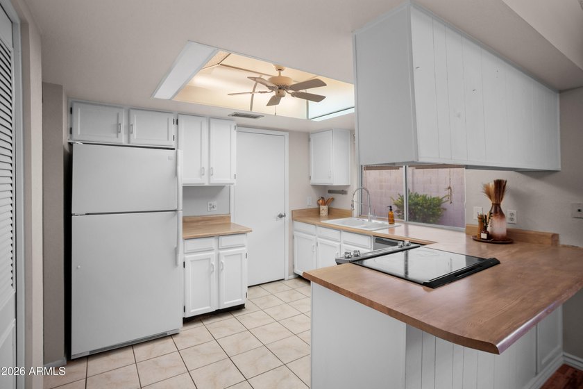 Previously accepted short sale! Welcome to the Bellair community - photo 9